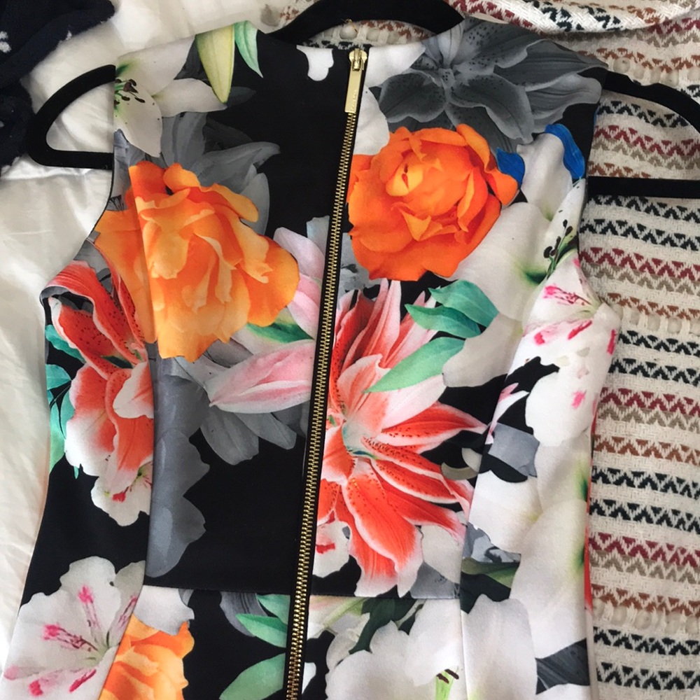 Dress - Picture 4 of 4